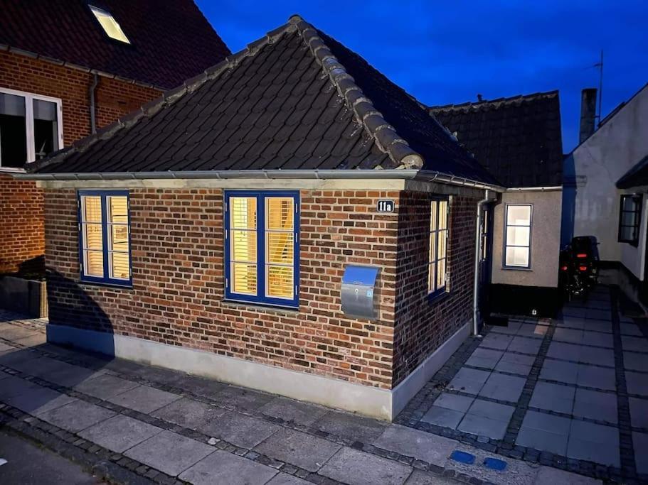 Hyggeligt Lille Byhus Lige Mellem Havnen Og Bytorv Ringkøbing Exteriér fotografie